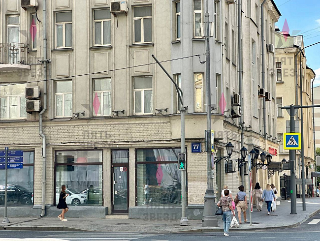 В аренду предлагается угловое нежилое помещение на 1 линии...