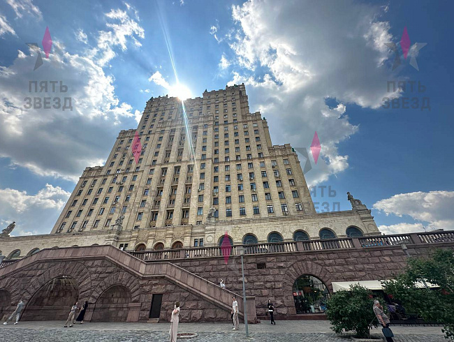 В аренду сдается помещение, расположенное в сталинской...