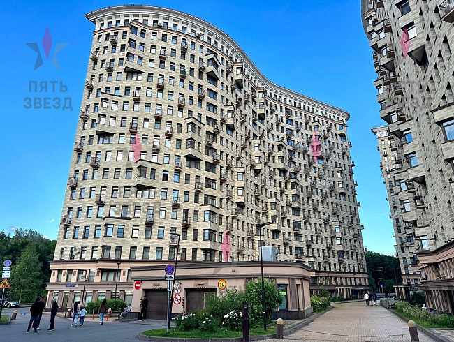 Сдаётся помещение свободного назначения на входе в ЖК...