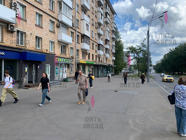 Объект находится в 200 метрах от станции метро...